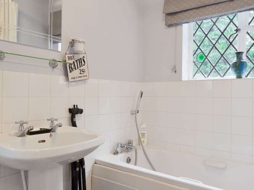 Bathroom with shower over bath | Highmoor Park Cottage, Highmoor, near Henley-on-Thames