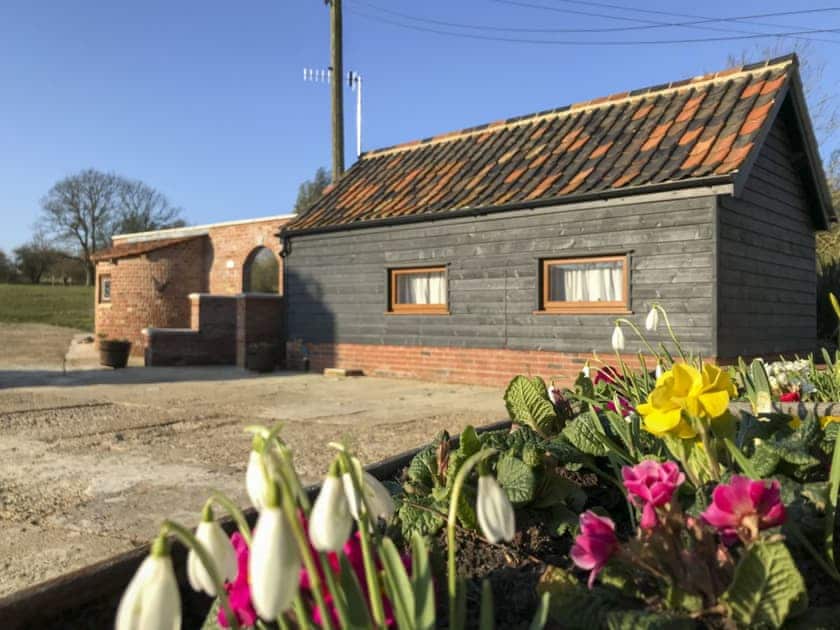 Beautifully restored barn  | Chick Hatch Barn, Carlton, near Saxmundham