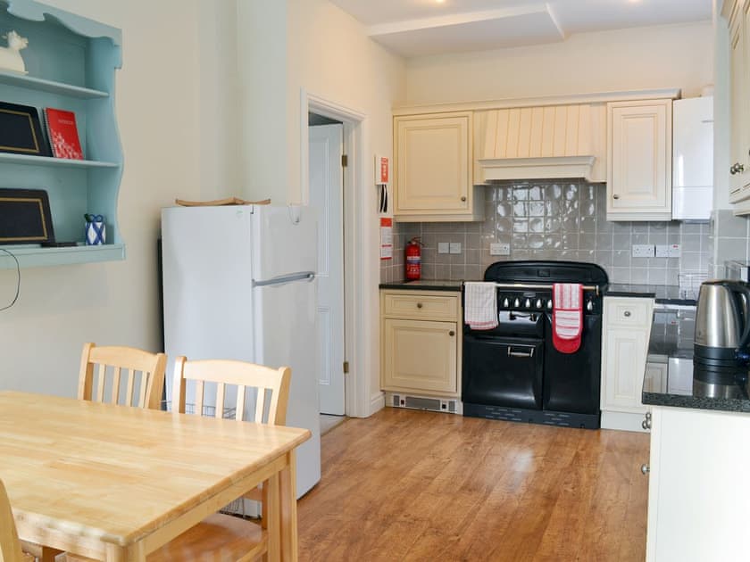 Well equipped kitchen/ dining room | Hillcrest, Pickering