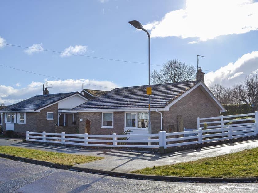 Lovely holiday bungalow in a quiet residential area | Fairways, Beadnell, near Seahouses