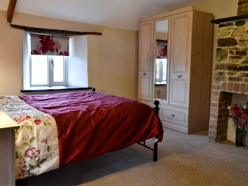 Double bedroom | Knotty Corner Cottage, Fairy Cross, near Bideford