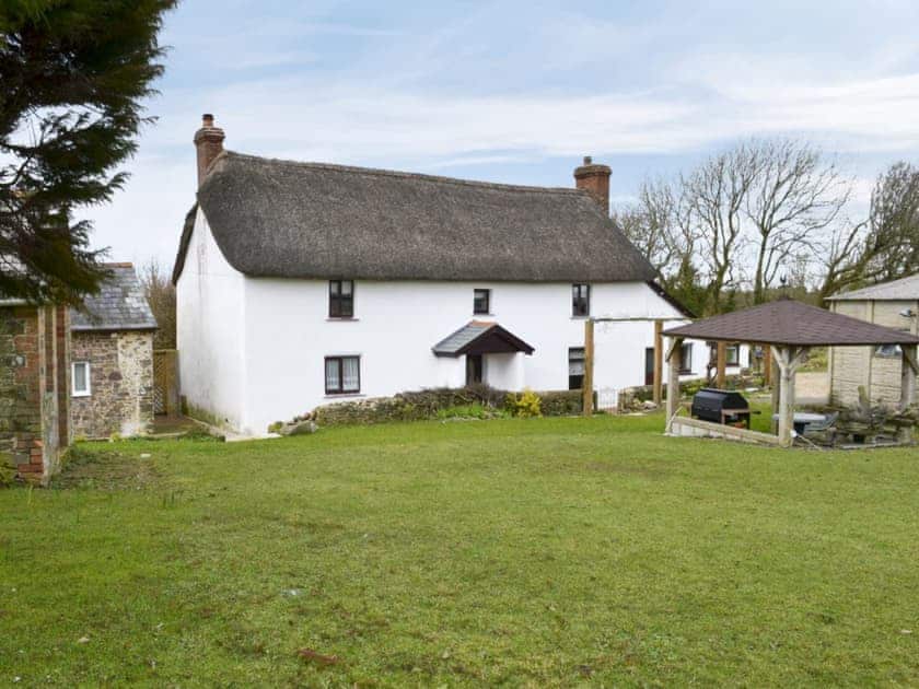 Large garden with patio, garden furniture and gas barbecue | Knotty Corner Cottage, Fairy Cross, near Bideford