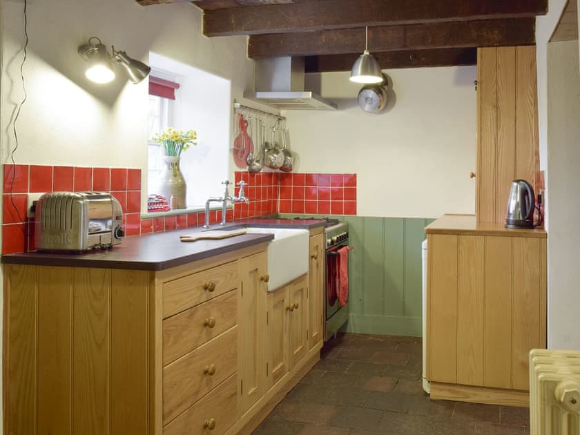 Well-equipped kitchen | 2 Penrhiw, Abercych, near Newcastle Emlyn