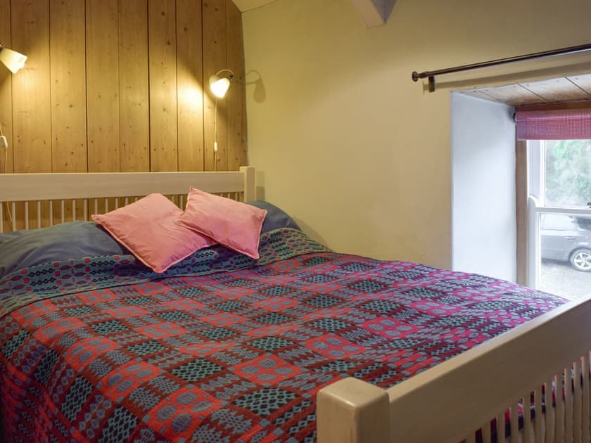 Peaceful double bedroom | 2 Penrhiw, Abercych, near Newcastle Emlyn