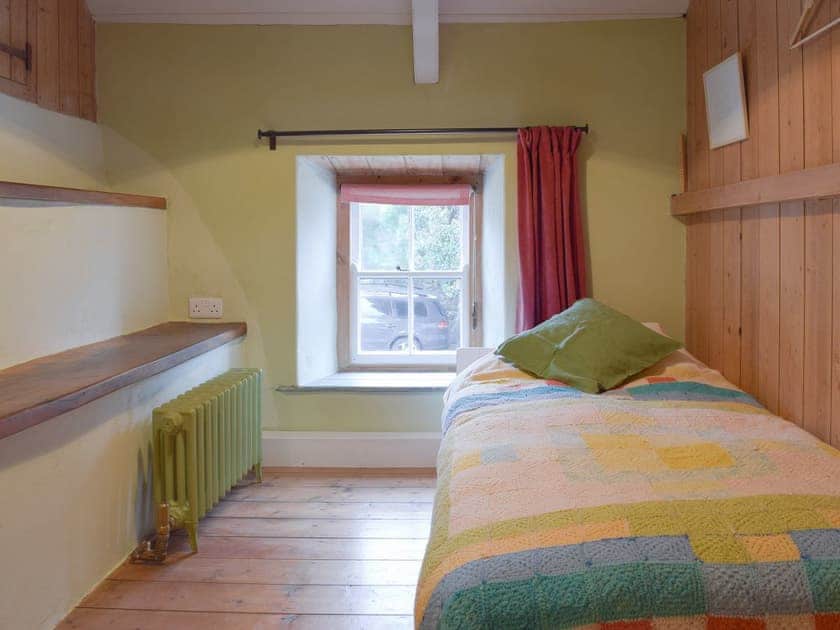 Good-sized twin bedroom | 2 Penrhiw, Abercych, near Newcastle Emlyn