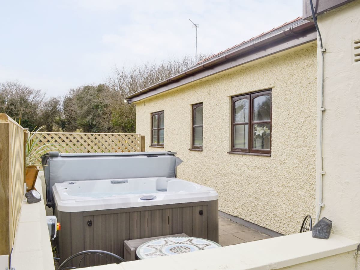 Glasinfryn Cottage Ref Uk6582 In Llanbedrgoch Near Benllech