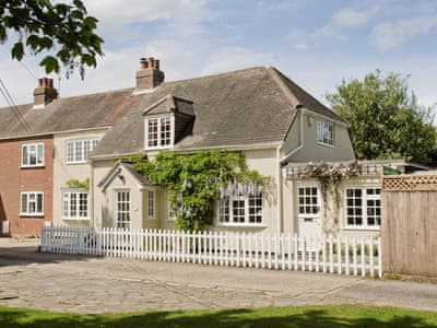 The Bothy Ref Ukc3093 In Lymington Hampshire Cottages Com