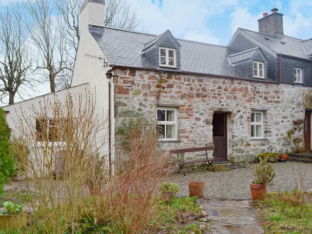 The Cottage Ref W7944 In Brynsiencyn Anglesey Anglesey