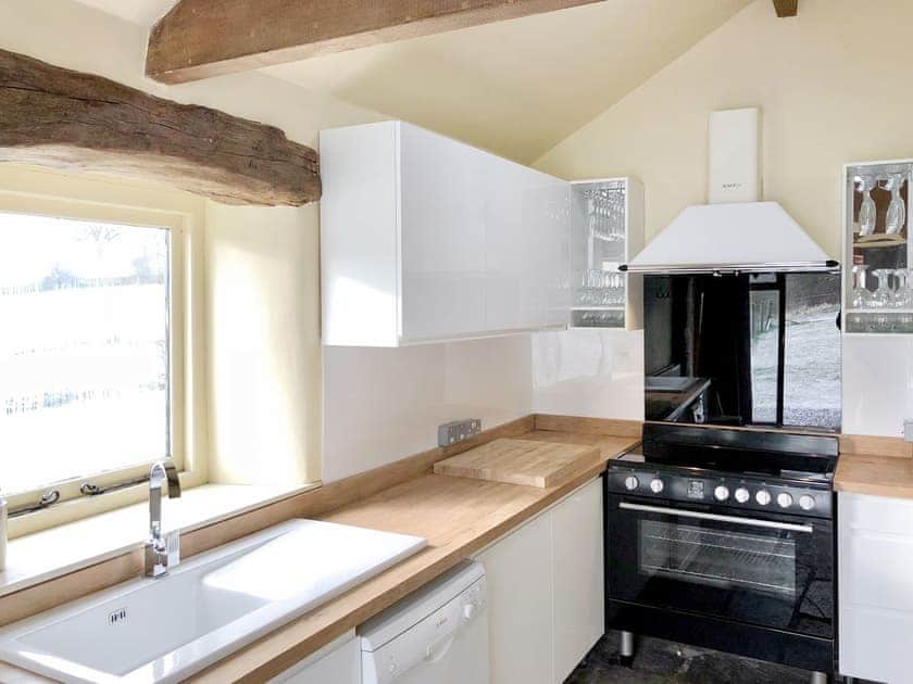 Well-equipped kitchen | De Ferrers - Harthill Hall, Alport, near Bakewell