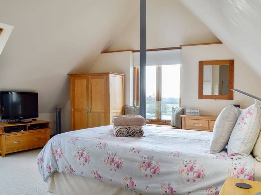 Impressive, spacious master bedroom suite | Stratton Mill, Cirencester