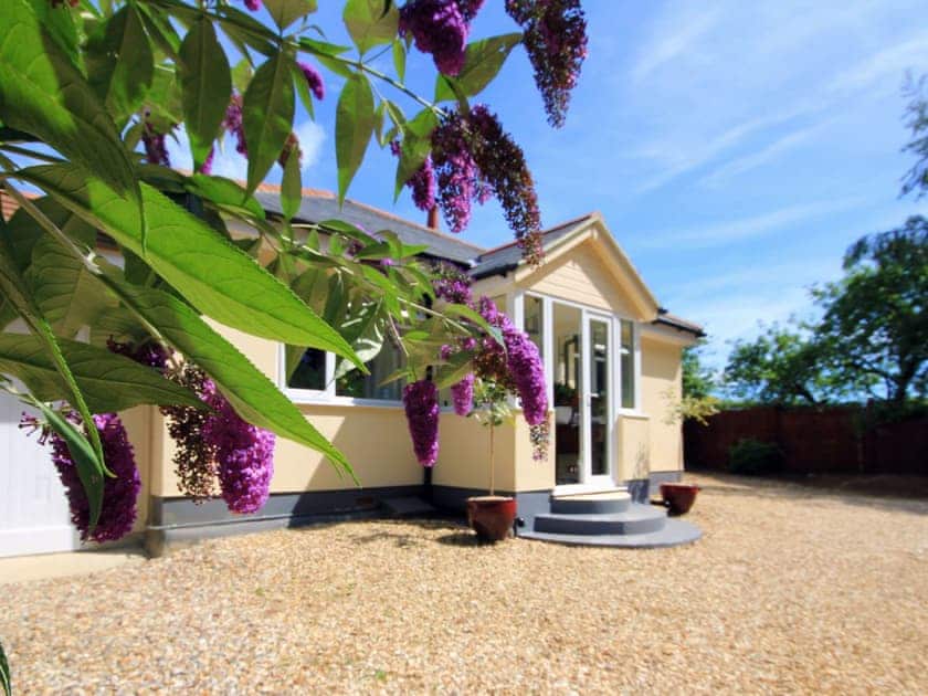 Charming secluded detached holiday property | Woodside Cottage, Sandford, near Shanklin