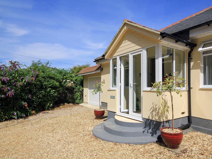 Lovely holiday property on the Isle of Wight | Woodside Cottage, Sandford, near Shanklin