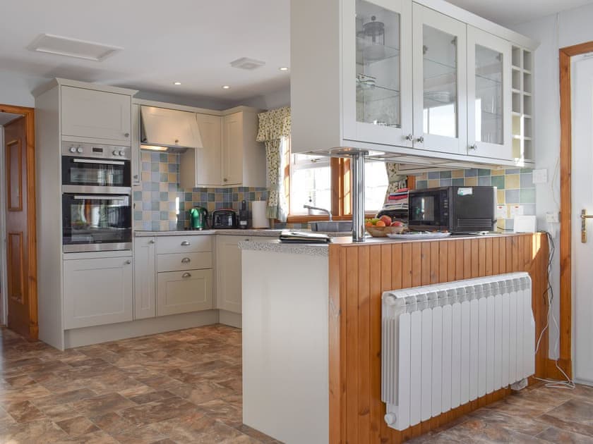 Spacious kitchen and dining room | Castle Peroch - Kinnaird Estate Cottages, By Dunkeld, Pitlochry