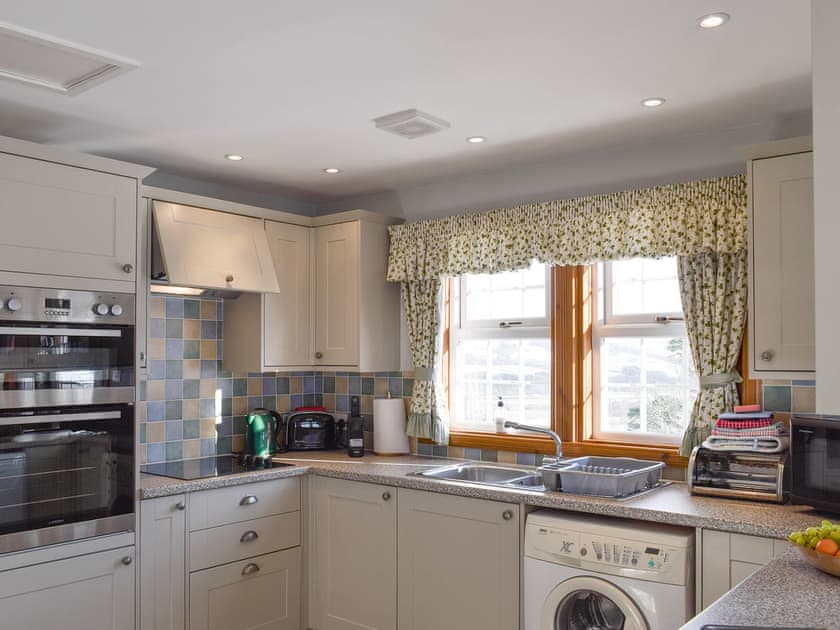 Well-equipped kitchen | Castle Peroch - Kinnaird Estate Cottages, By Dunkeld, Pitlochry
