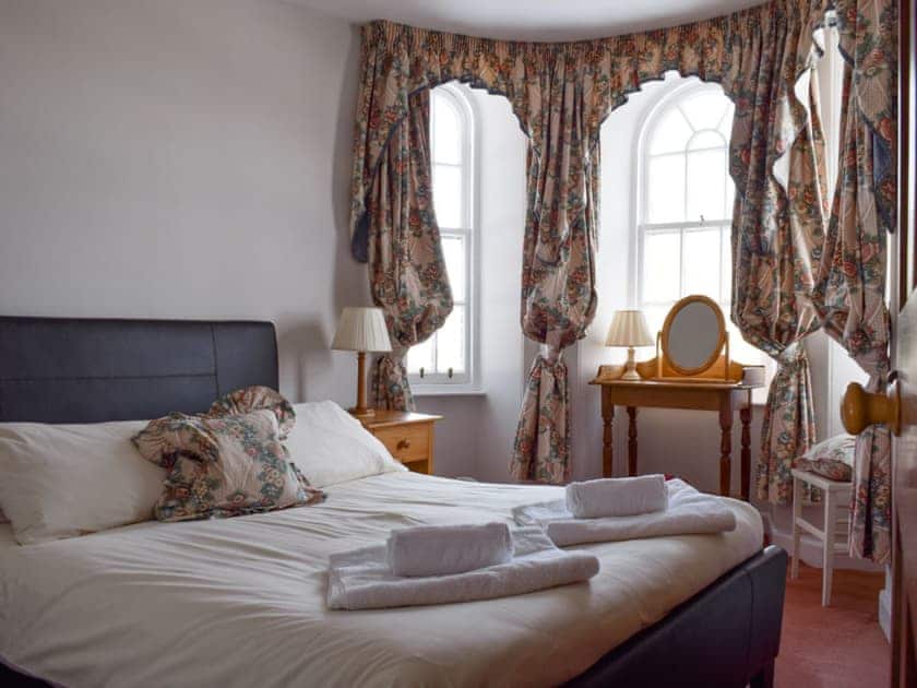 Relaxing double bedroom | Castle Peroch - Kinnaird Estate Cottages, By Dunkeld, Pitlochry