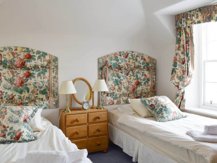 Good-sized twin bedroom | Castle Peroch - Kinnaird Estate Cottages, By Dunkeld, Pitlochry