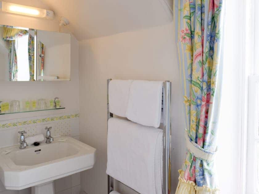 Family bathroom with heated towel rail | Castle Peroch - Kinnaird Estate Cottages, By Dunkeld, Pitlochry