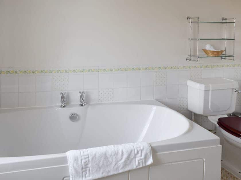 Family bathroom | Castle Peroch - Kinnaird Estate Cottages, By Dunkeld, Pitlochry