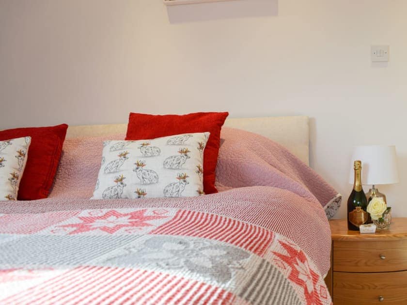Romantic and inviting double bedroom with kingsize double bed | The Roundel, Balmullo, near St Andrews