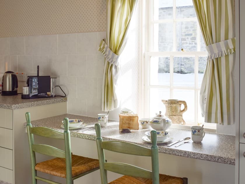 Informal breakfast area within kitchen | Craignuisq Farmhouse - Kinnaird Estate Cottages, By Dunkeld, Pitlochry