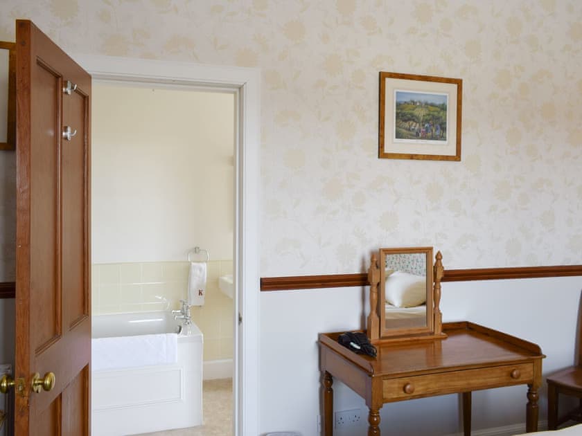 Dressing area and en-suite | Craignuisq Farmhouse - Kinnaird Estate Cottages, By Dunkeld, Pitlochry