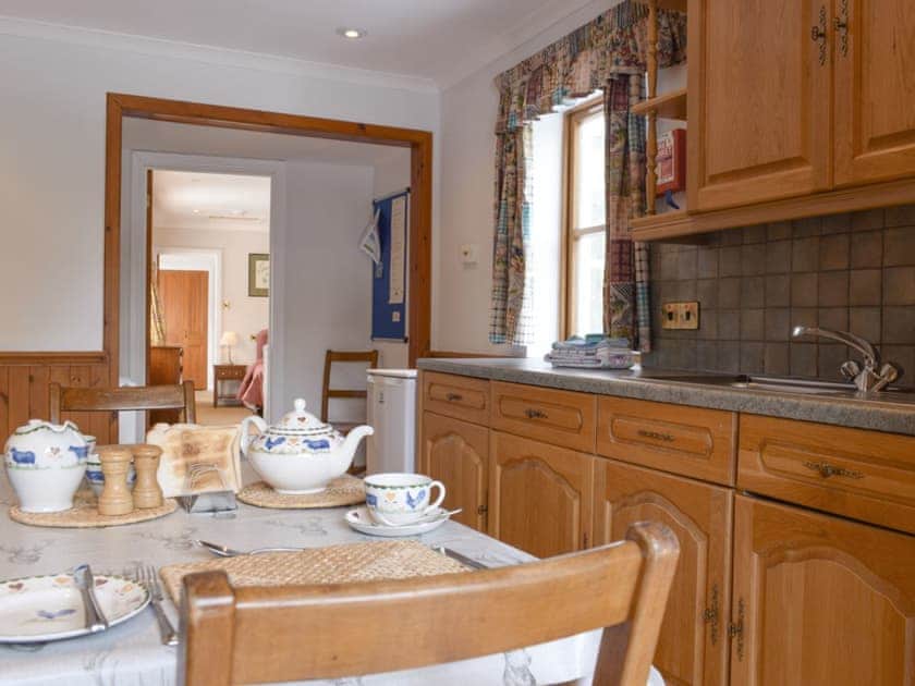 Convenient dining area within kitchen | Jock Scott Cottage - Kinnaird Estate Cottages, By Dunkeld, Pitlochry
