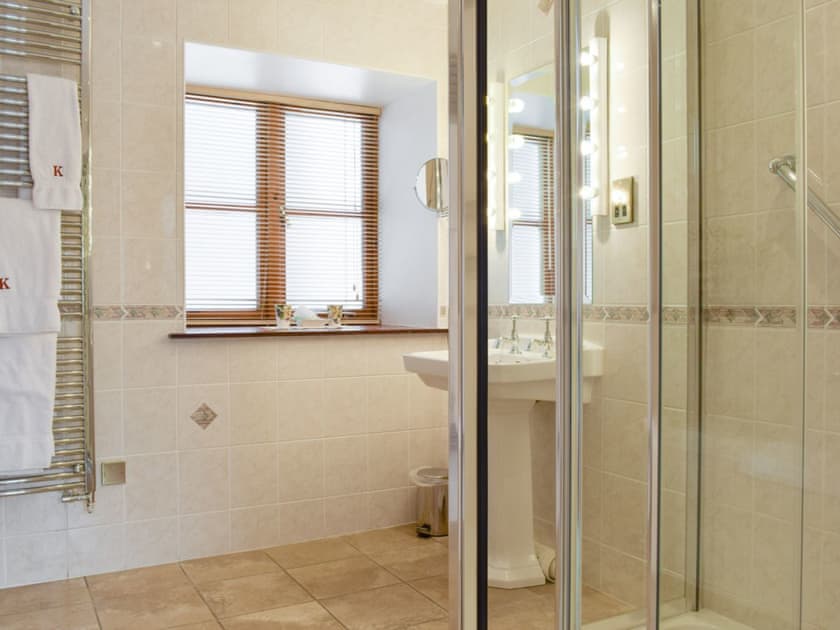 Spacious bathroom with separate bath and shower cubicle | Jock Scott Cottage - Kinnaird Estate Cottages, By Dunkeld, Pitlochry