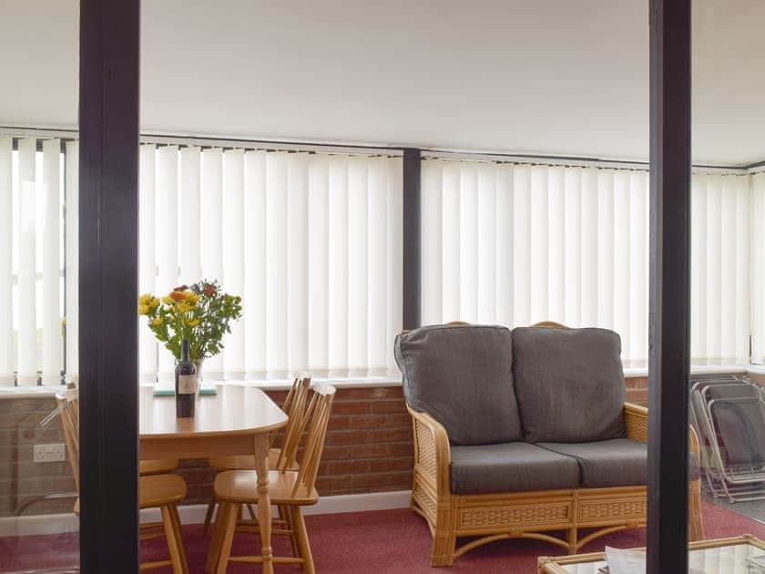 Wonderful sunroom with dining area | Carol’s Cottage - Vale Farm Cottages, Wenhaston, near Southwold
