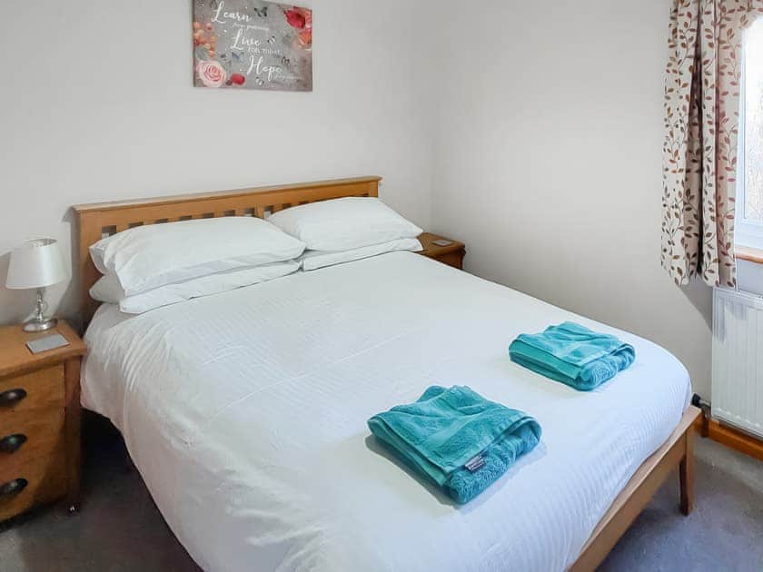 Light and airy twin bedroom | Eagles Nest, St Mellion, near Saltash