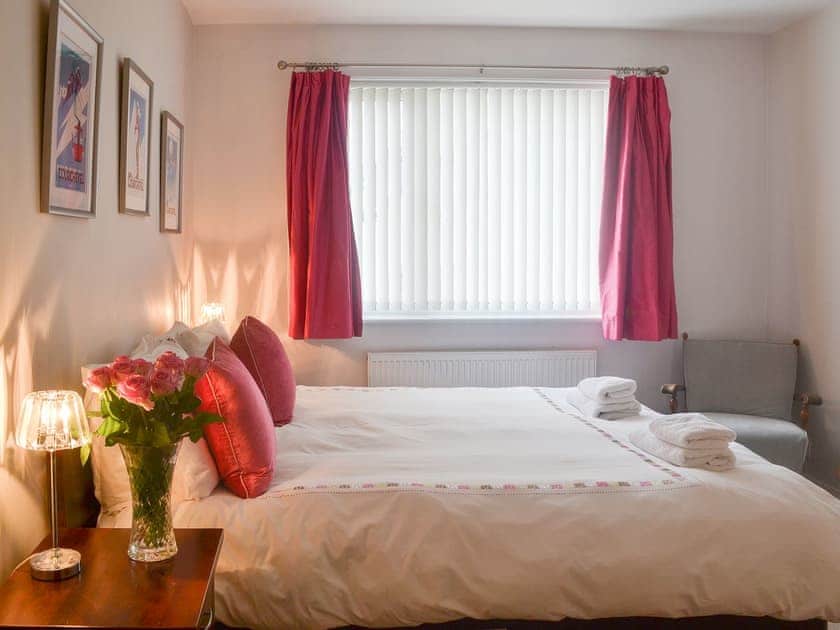 Romantic and inviting double bedroom | Loramore, Aviemore