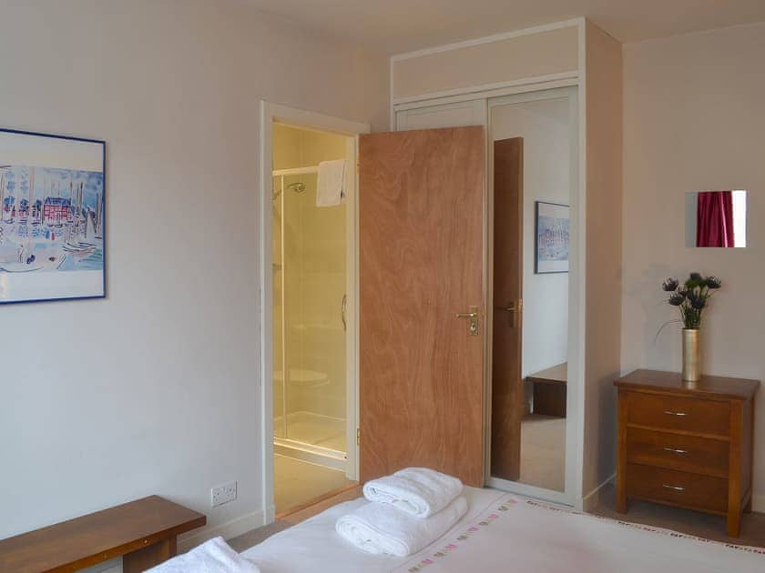 Double bedroom with en-suite shower room | Loramore, Aviemore