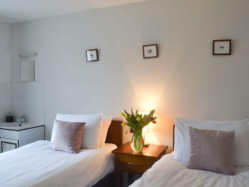 Well-appointed twin bedded room | Loramore, Aviemore