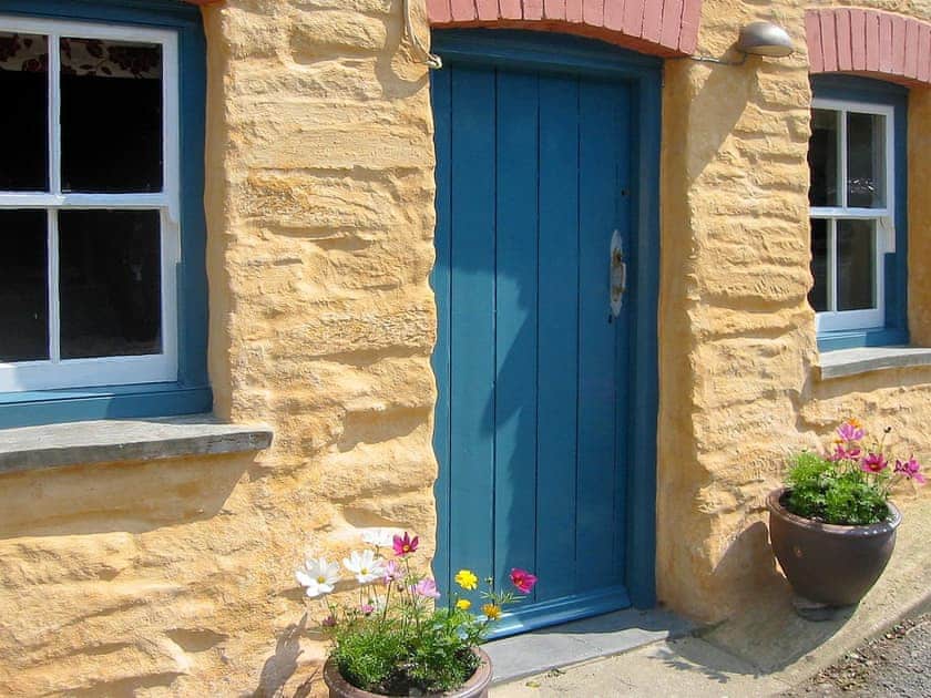 Picturesque cottage close to the River TeifiTefi | 2 Penrhiw, Abercych, near Newcastle Emlyn