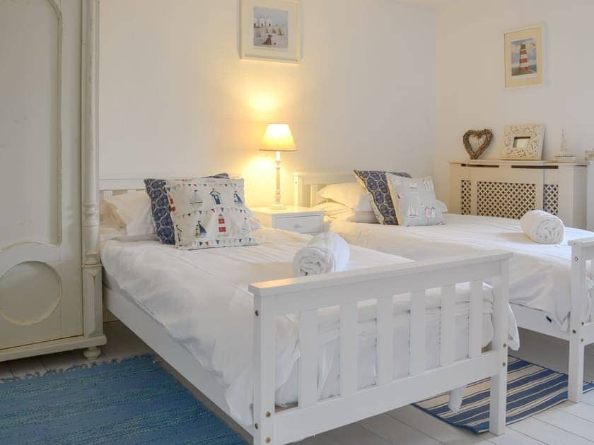 Well presented twin bedroom | Gumburnville, Helstone, near Camelford