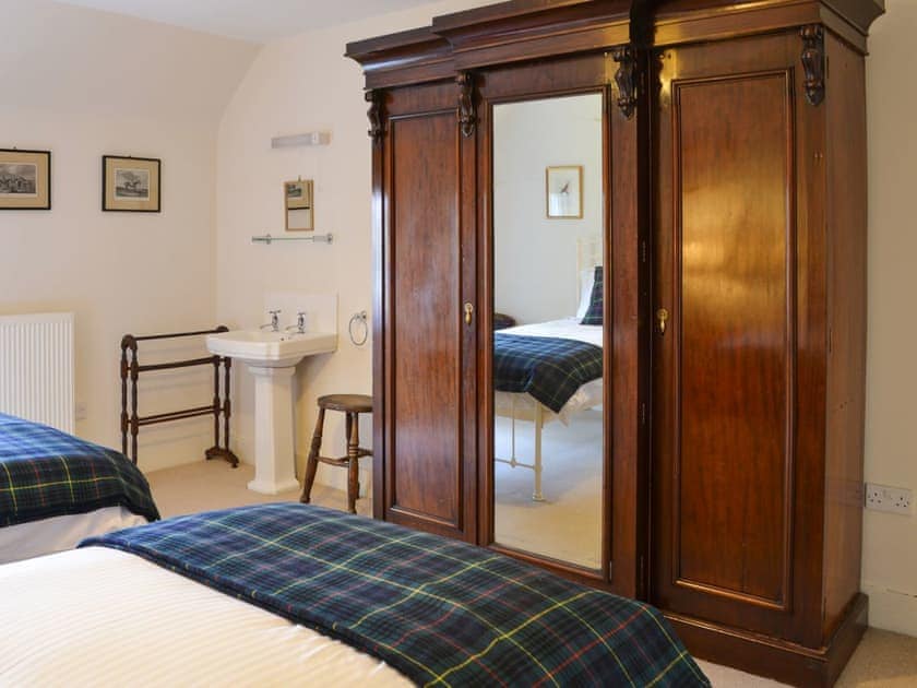 Lovely twin bedded room | Einich, Newtonmore, near Aviemore