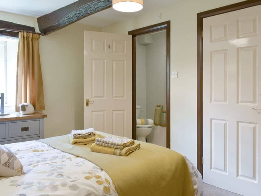 Double bedroom with en-suite facilities | Timbessie Barn, Carperby, near Leyburn
