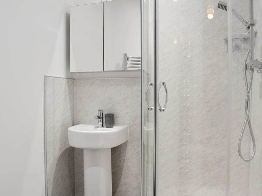 En-suite shower room | Gilbert’s Warrant, Keswick