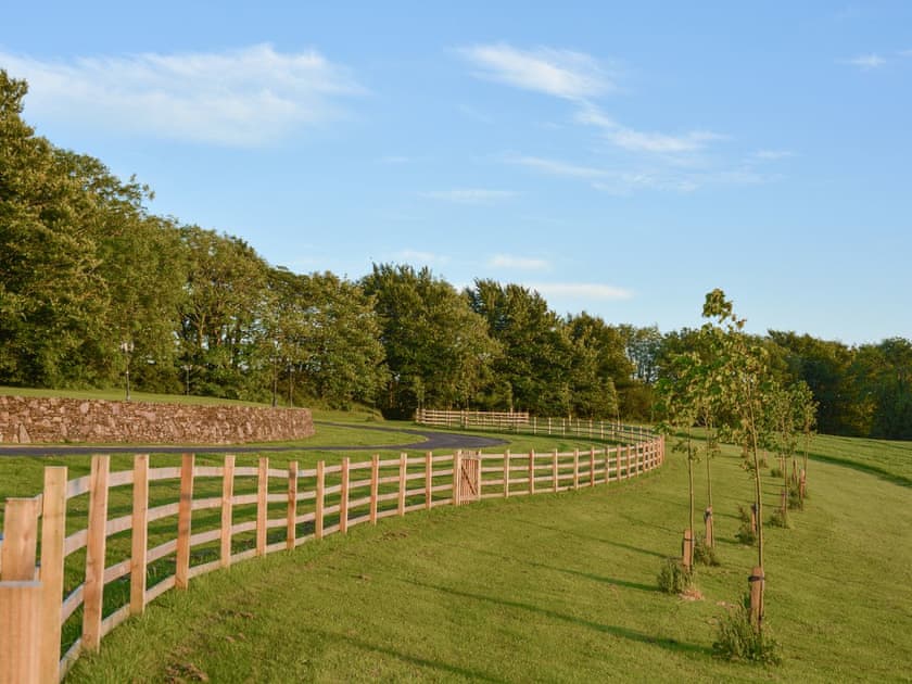 Meticulously maintained garden and grounds | Combe View - Lower North Radworthy Cottages, Heasley Mill, near South Molton
