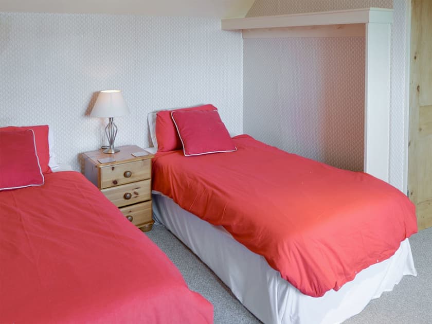 Good-sized twin bedroom | The Castaway, Mundesley