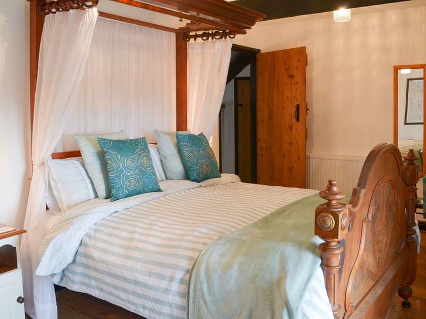Romantic and inviting bedroom with canopy bed | Meadwell - Trebarwith Farm Cottages, Trebarwith, Delabole