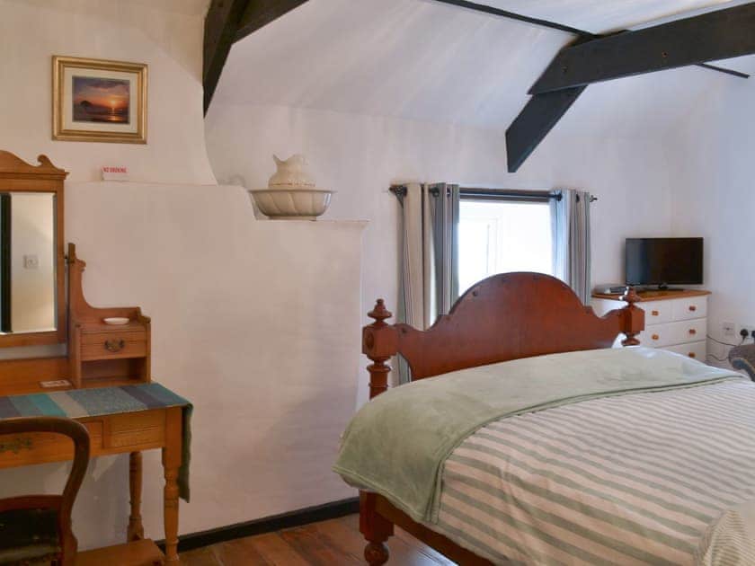 Warm and welcoming double bedroom | Meadwell - Trebarwith Farm Cottages, Trebarwith, Delabole