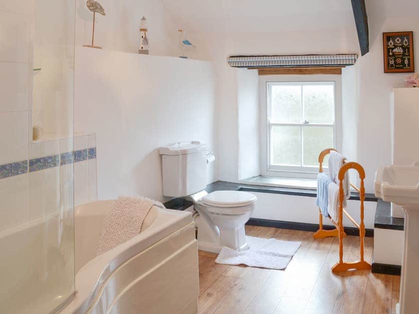 Luxurious bathroom with shower over bath | Meadwell - Trebarwith Farm Cottages, Trebarwith, Delabole