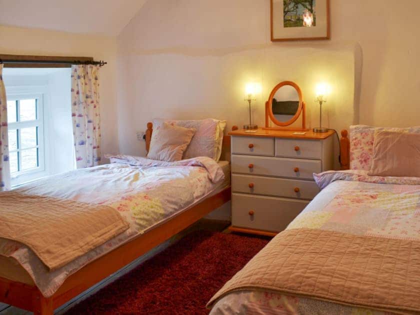 Charming twin bedded room | Purlinney - Trebarwith Farm Cottages, Trebarwith, Delabole