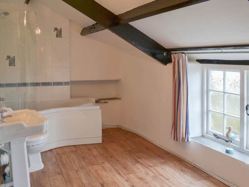 Well-appointed bathroom with shower over the bath | Purlinney - Trebarwith Farm Cottages, Trebarwith, Delabole