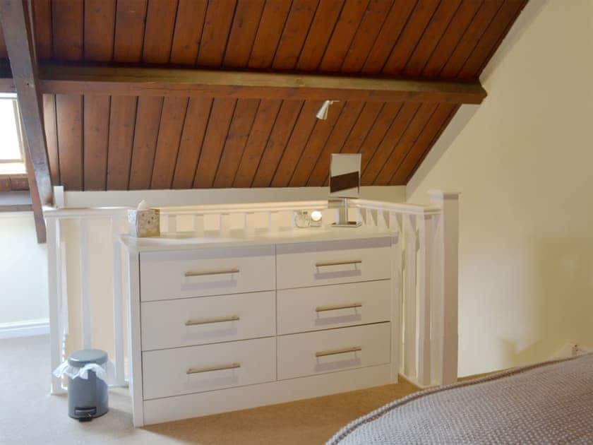 Spacious double bedroom | Robin’s Nest, Edwinstowe, near Mansfield