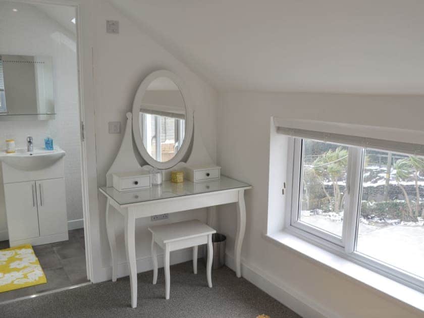 Double bedroom with en-suite | Penfose Apartment, Mevagissey