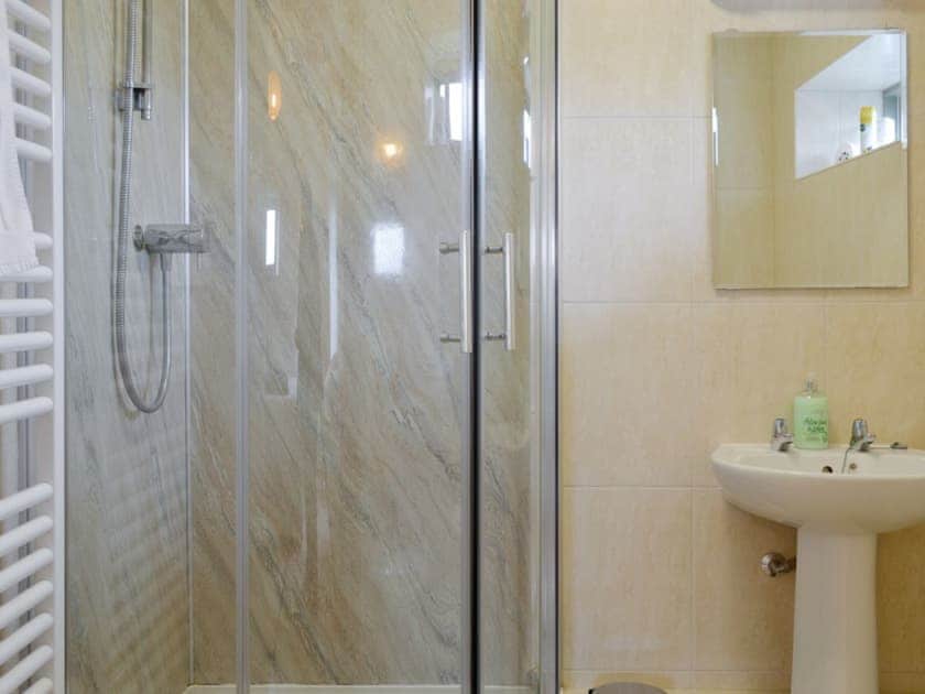 En-suite shower room | The Hayloft - Mackinder Farms, Brayton, Selby