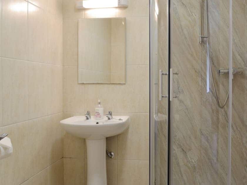 En-suite shower room | The Hayloft - Mackinder Farms, Brayton, Selby