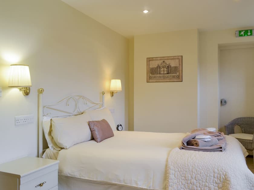 Relaxing double bedroom | The Forge - Mackinder Farms, Brayton, Selby