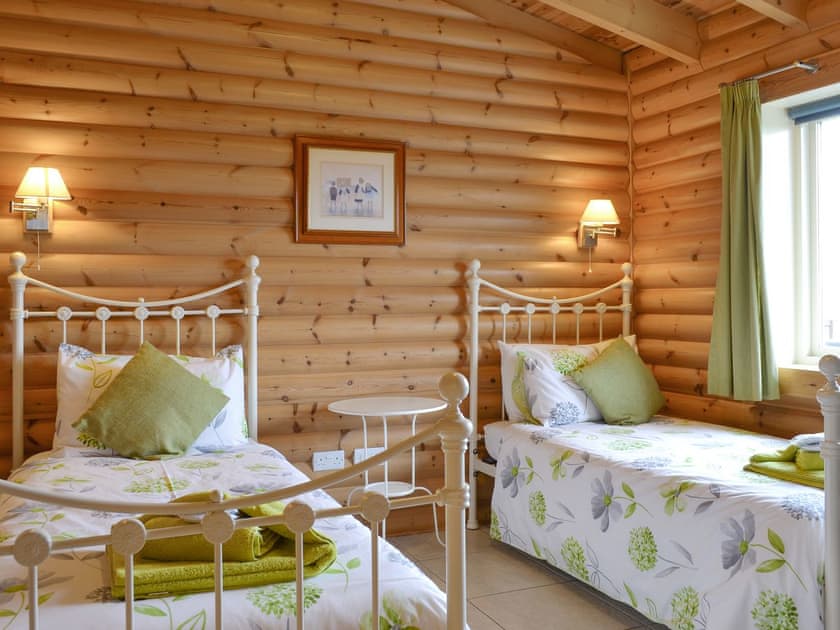 Comfortable twin bedroom | Mallard Lodge - Mackinder Farms, Brayton, Selby